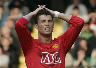 Tiếp tục thảm bại, ngôi đầu của MU bị lung lay